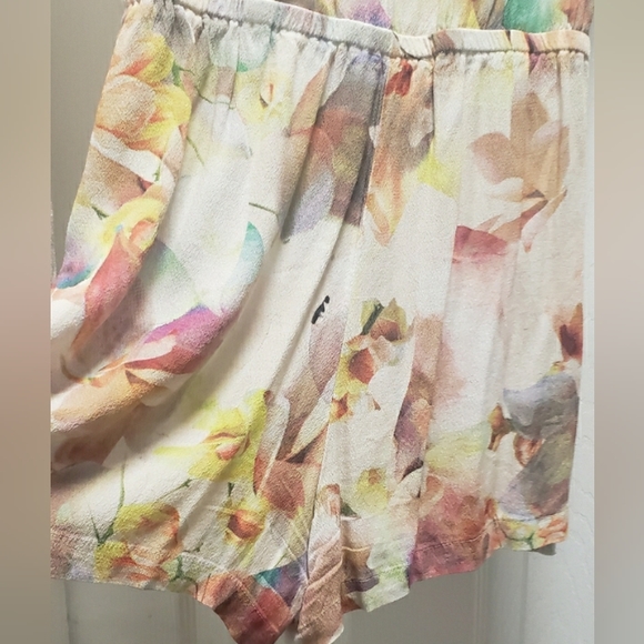 WILLOW AND CLAY L/S Plunging V-neckline Romantic Floral Romper | XSMALL - Picture 9 of 9